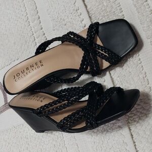 JOURNEE COLLECTION BAYLEN WEDGE SANDAL